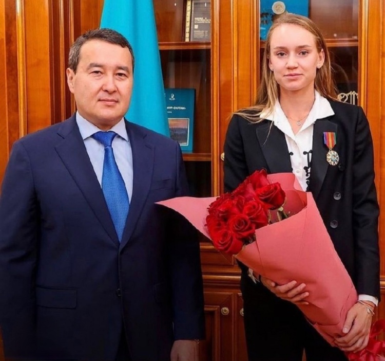 半决赛中他 半决赛中他